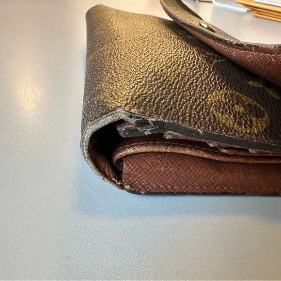 Louis Vuitton Wallet - Picture 8 of 11